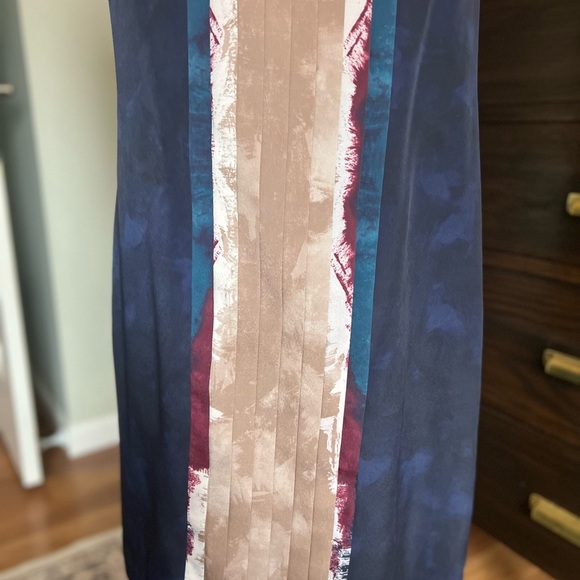 Lavia navy dress with pleated front and key hole eur size 44, us 8 - Picture 3 of 10